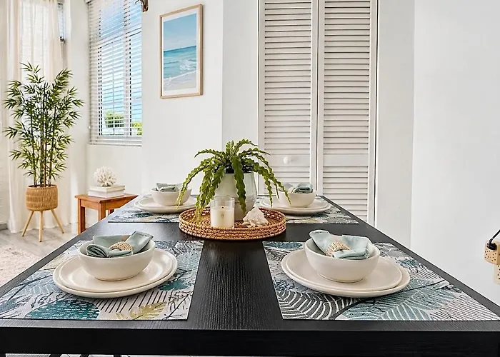 2bdrm Stunning Beachfront Bay Apartamento *